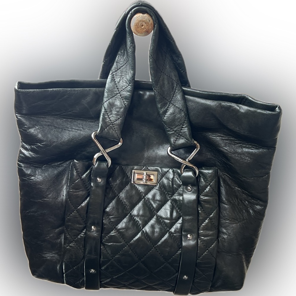 Chanel CC Turn Lock Presse Quilted Lambskin Neverfull Black two way Bag.